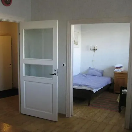 Private In Tallin, Pelguranna A Tallinn